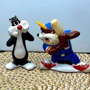 Vintage 1993 Warner Bros Sylvester Salt Shaker & Tazmanian Devil Pepper Shaker